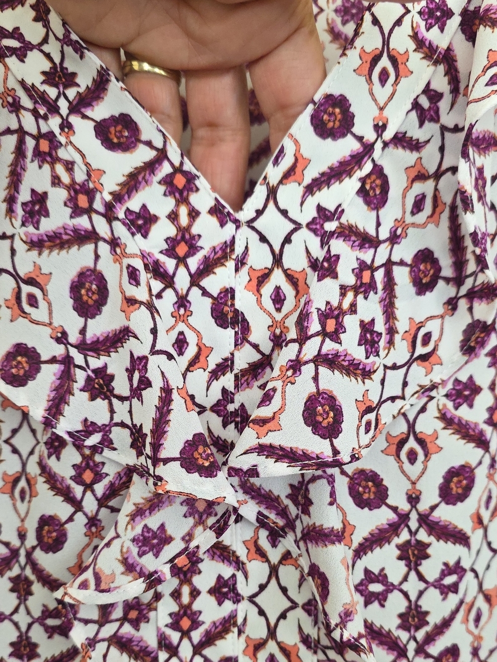 Liz Claiborne Floral Top White, Wine, Orange, Pink & White Pullover V-Neck XXL - Picture 3 of 12